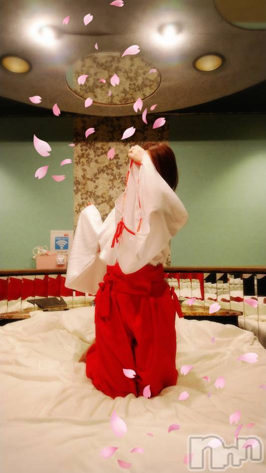 三条デリヘル(ヒトヅマジュンチャン)の2022年4月5日お店速報「いやらしく清楚な奥様の真の素顔を…♡」