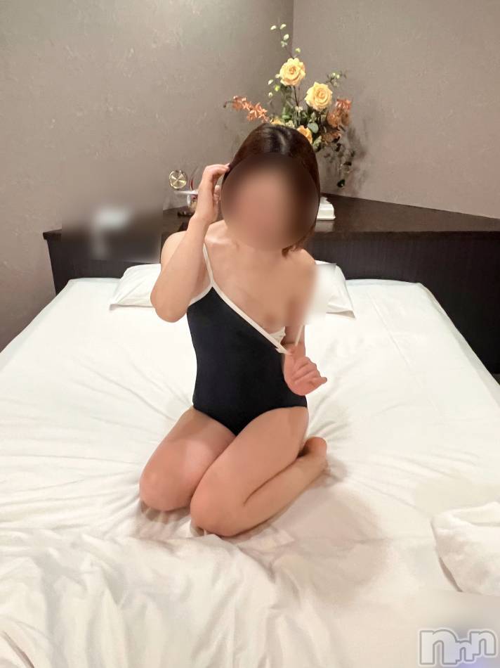 三条デリヘル(ヒトヅマジュンチャン)の2023年5月23日お店速報「容姿端麗奥様が13：15まで空きあり⁉💕」