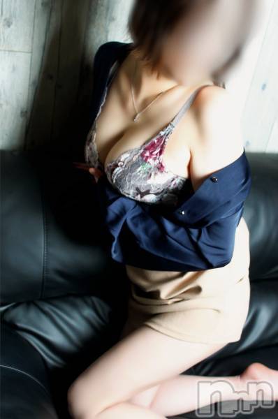 三条デリヘル(ヒトヅマジュンチャン)の2023年6月17日お店速報「週末はドエロ奥様と本能のままに…」