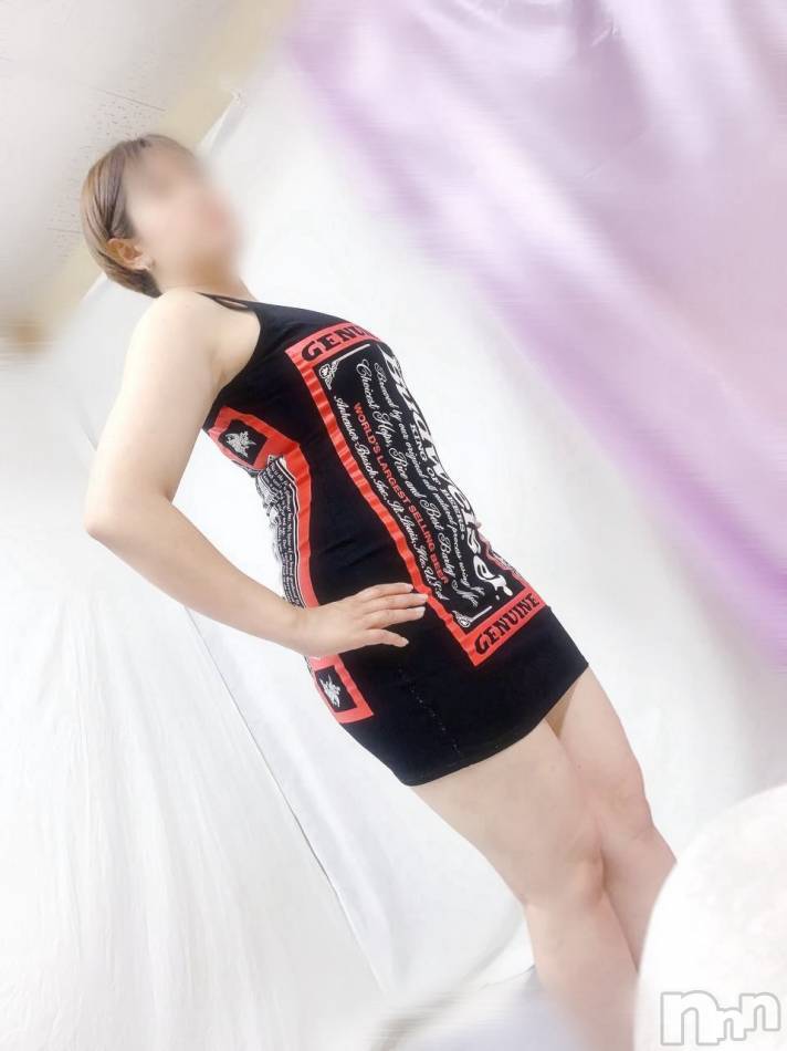 三条デリヘル(ヒトヅマジュンチャン)の2023年12月24日お店速報「お色気溢れる、グラマー奥様💕」