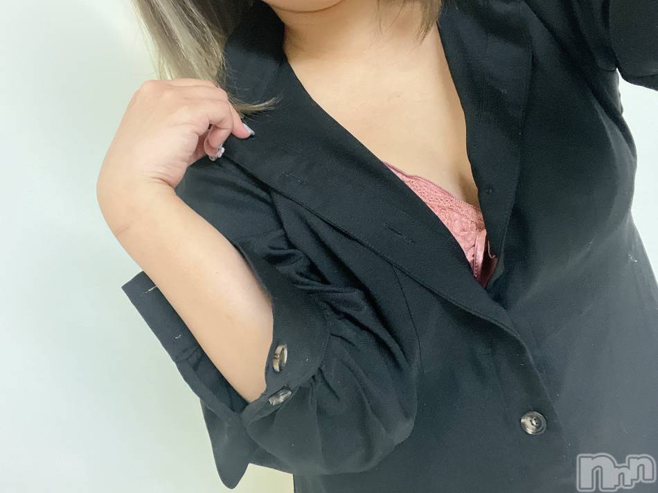 三条デリヘル(ヒトヅマジュンチャン)の2024年4月30日お店速報「新人のイケナイ奥様が今夜乱れちゃいます💖」