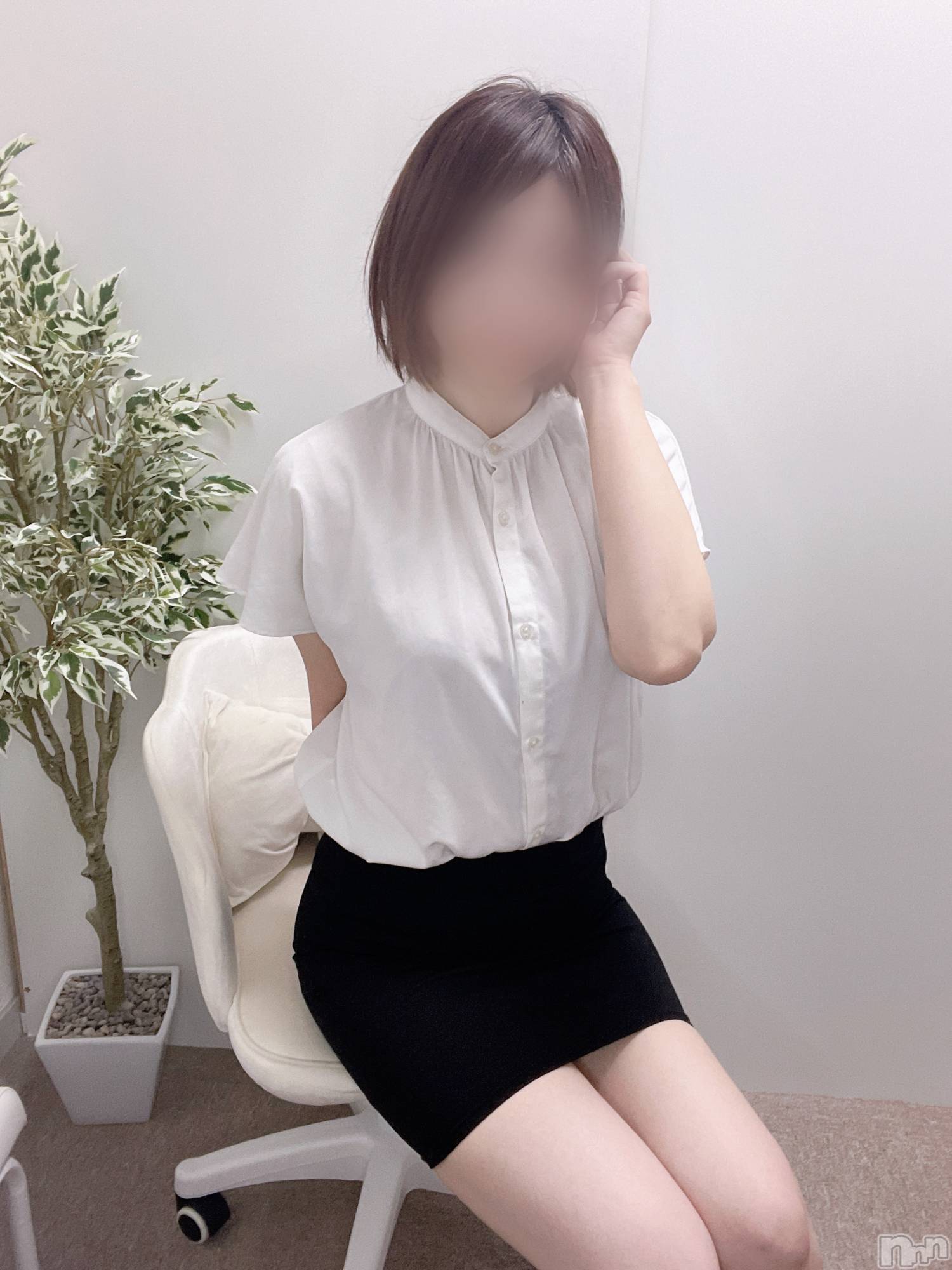 新潟人妻デリヘルLOVE AFFAIR～秘密のデート(ラブアフェア～ヒミツノデート)紗英さん【♪】(30)の2024年11月8日写メブログ「出勤しましたー」