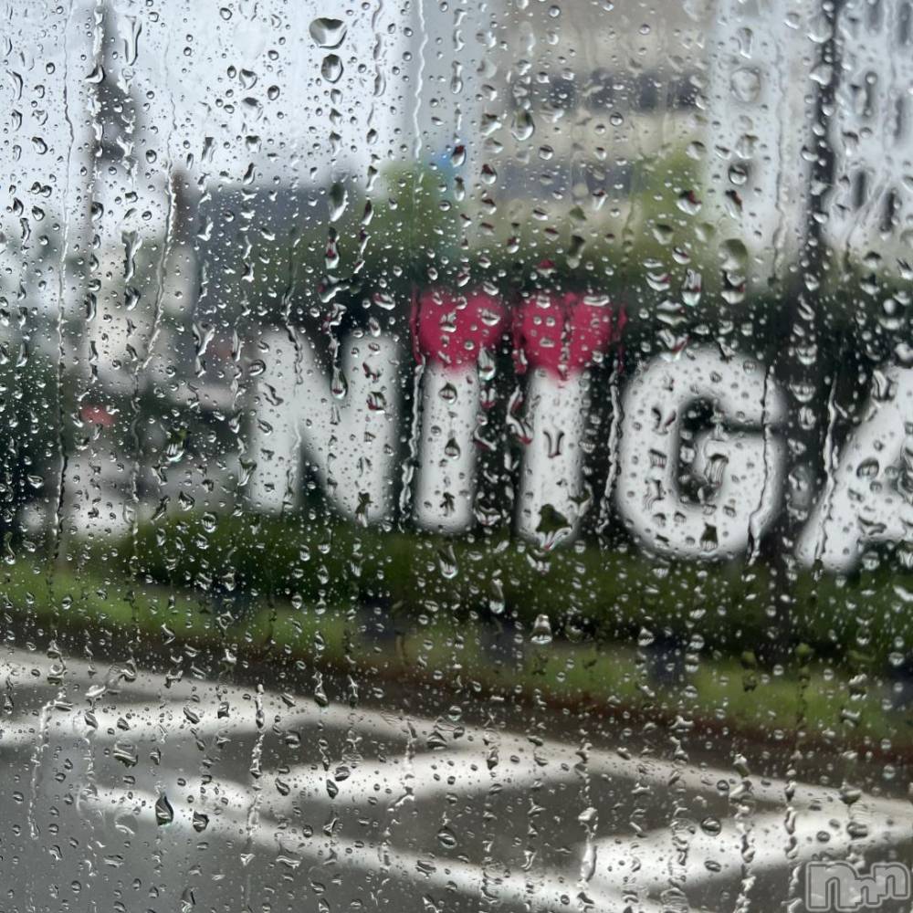 新潟デリヘル五十路マダム新潟店(カサブランカグループ)(イソジマダムニイガタテン) 夏目みな(51)の11月2日写メブログ「雨だね」