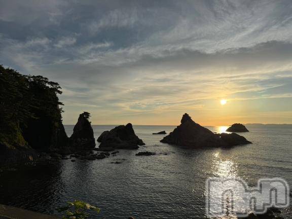 新潟デリヘル五十路マダム新潟店(カサブランカグループ)(イソジマダムニイガタテン)夏目みな(51)の2025年8月26日写メブログ「雨…」