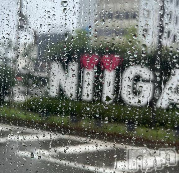 新潟デリヘル五十路マダム新潟店(カサブランカグループ)(イソジマダムニイガタテン)夏目みな(51)の2025年10月16日写メブログ「雨降り」