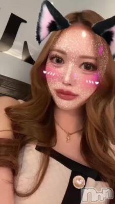 👩🏻