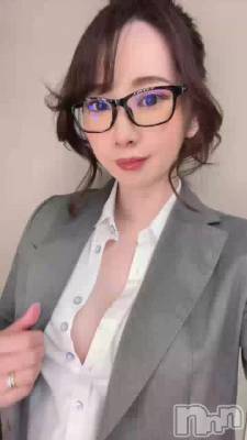衪