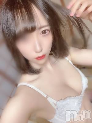れい(24) 身長156cm、スリーサイズB85(C).W56.H84。 Melt在籍。