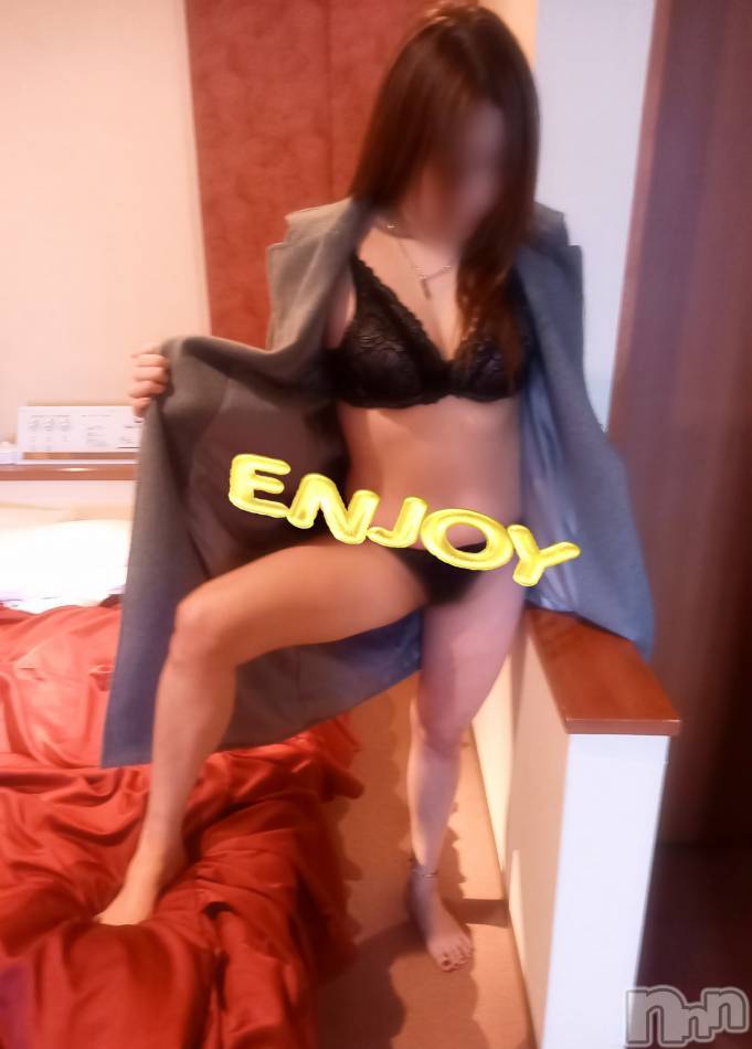 上越デリヘル(ラブツマ)の2022年4月6日お店速報「18:00更新！奥様の色気とエロスで全身癒されましょ❣」