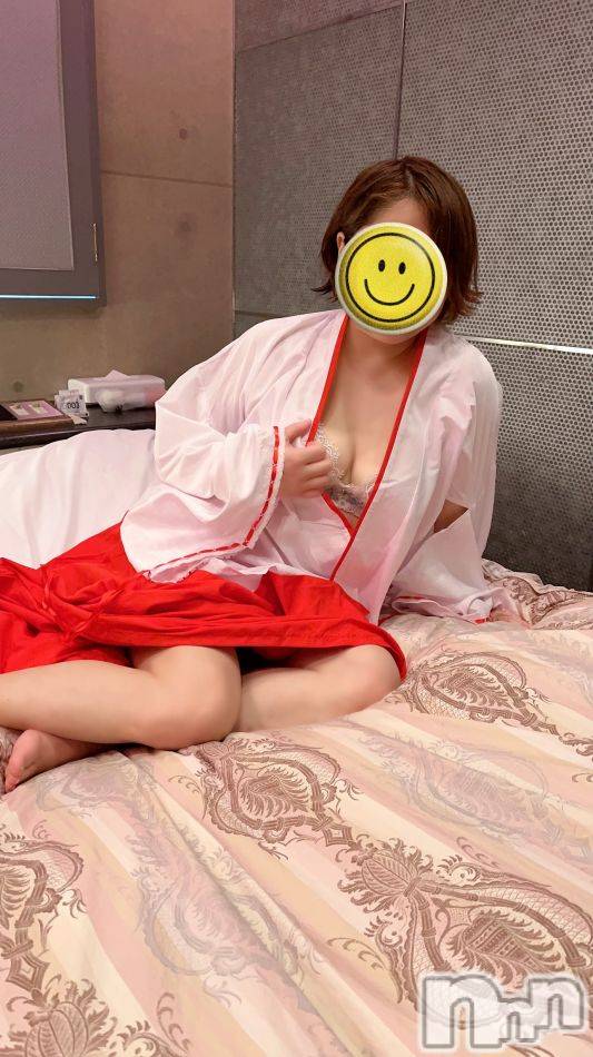 上越人妻デリヘル(ラブツマ)の2023年1月1日お店速報「新春ド淫乱パーリナイ♡新年早々淫乱が過ぎる奥様達…」