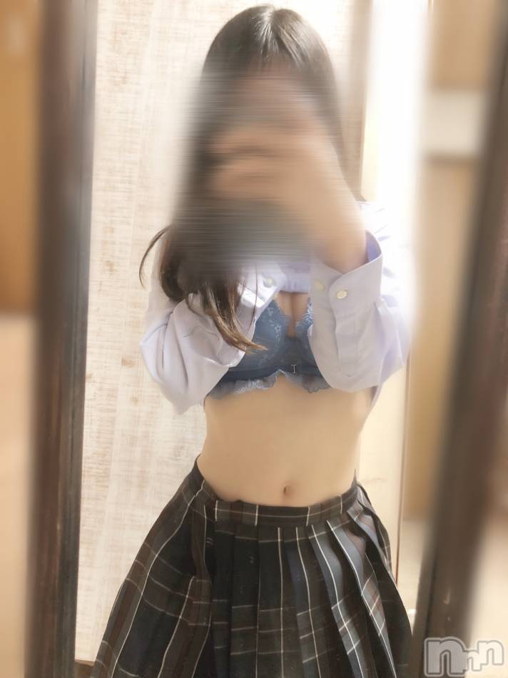 上越デリヘル(ラブラブ)の2023年6月17日お店速報「【卒業】ゆきのちゃん💓残り枠があとわずか・・？本日美女がたくさんだ💕」
