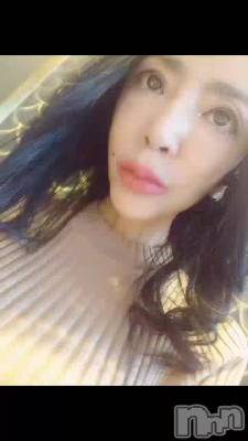 新潟人妻デリヘル 熟女の風俗 最終章(ジュクジョノフウゾクサイシュウショウ) れいこ(52)の11月13日動画「また、めくります🍀」