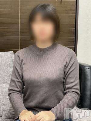 森(29) 身長169cm、スリーサイズB88(E).W58.H84。新潟人妻デリヘル 人妻楼　新潟店(ヒトヅマロウ　ニイガタテン)在籍。