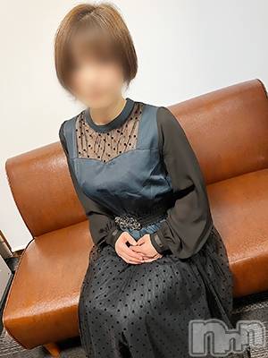 あずき(37) 身長150cm、スリーサイズB88(F).W57.H88。新潟人妻デリヘル 熟女の風俗 最終章(ジュクジョノフウゾクサイシュウショウ)在籍。