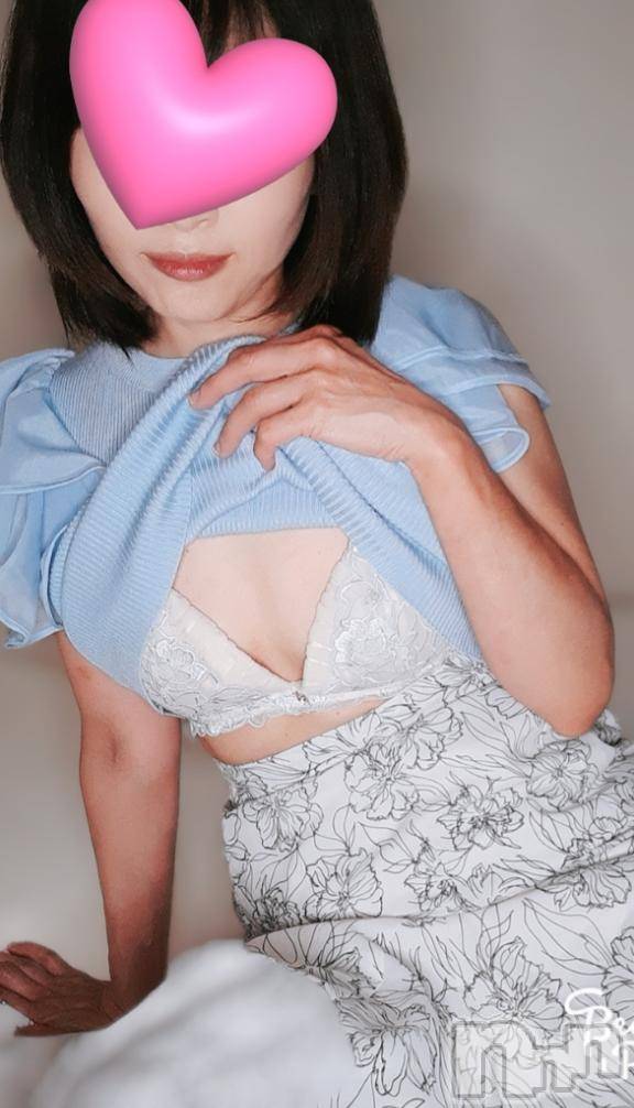 新潟人妻デリヘル新潟人妻デリバリーヘルス 下心 ～したごころ～(シタゴコロ)二宮(にのみや)奥様(45)の2025年8月14日写メブログ「涼しいお部屋で…濡れる熟女💓」