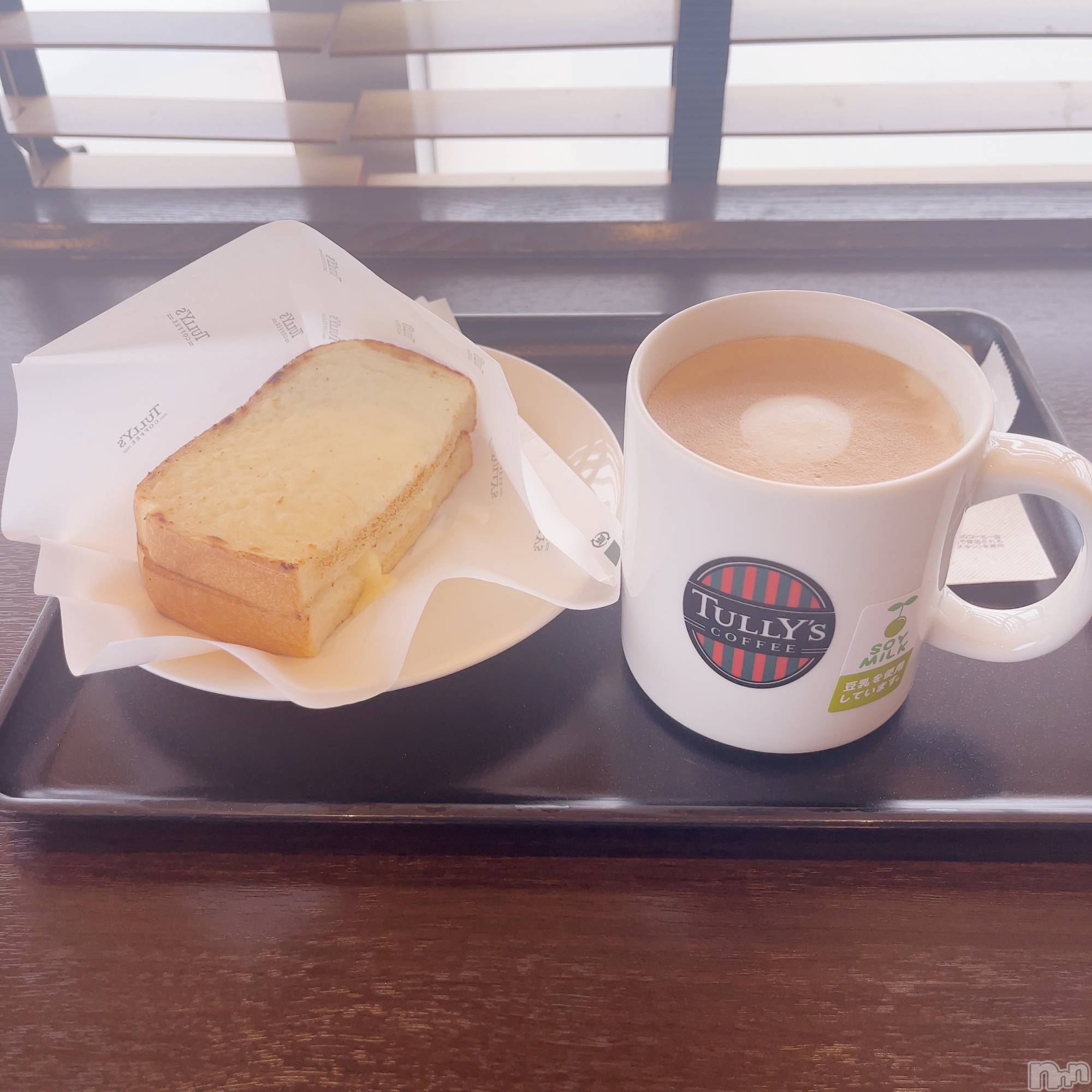 上越デリヘルらぶ妻　～新潟の人妻が集う店～(ラブツマ)藤井ゆりな★淫乱＆美乳♪(39)の2025年9月20日写メブログ「breakfast🥪☕️𓈒 𓂂𓏸」