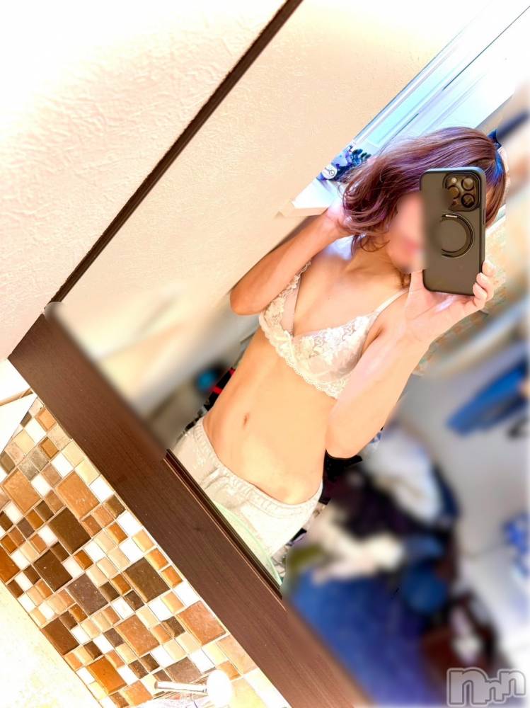 長岡デリヘル長岡人妻市(ナガオカヒトヅマイチ) ななみ★色褪せない『素人感』。(35)の1月15日写メブログ「笑って」