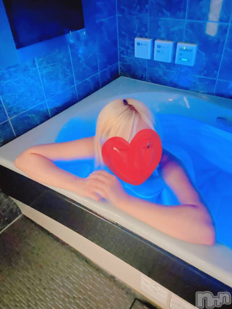 三条デリヘルコスプレ専門店　BLUE MOON(ブルームーン) 全力美少女☆かりん(18)の8月31日写メブログ「今日も暑いね🥵」