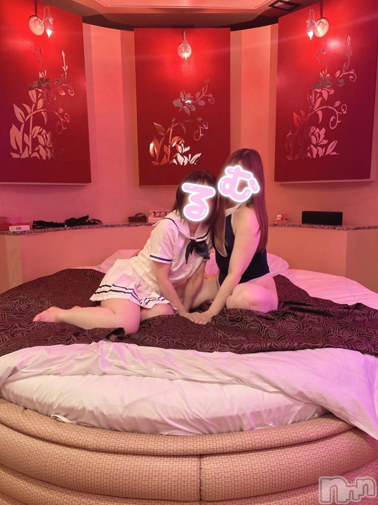 三条デリヘル人妻じゅんちゃん-出稼ぎ0！地元の奥様専門-(ヒトヅマジュンチャン) 流川かえで☆あどけない笑顔(36)の8月2日写メブログ「魅惑のレズプレイ👩🏻‍❤️‍💋‍👩🏻」