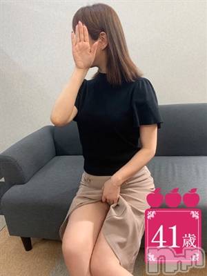 千里(41) 身長160cm、スリーサイズB87(C).W58.H88。長野人妻デリヘル 完熟マダム在籍。