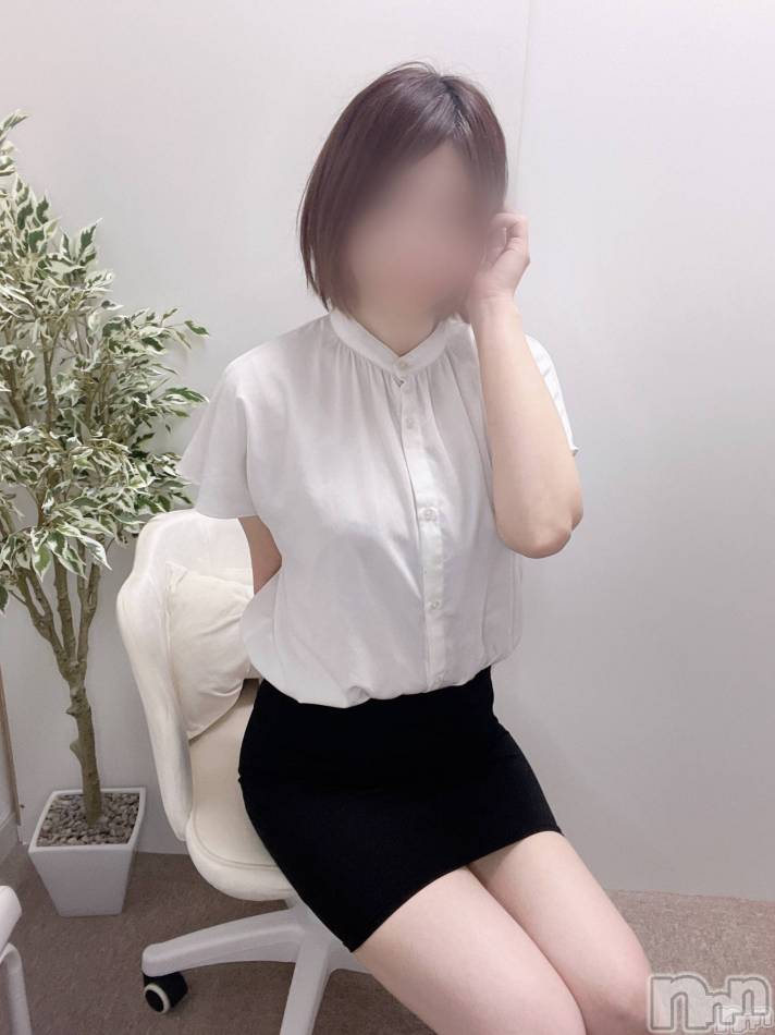 新潟デリヘル(ラブアフェア～ヒミツノデート)の2025年12月22日お店速報「★レア出勤★愛嬌◎美乳な美形奥様♪ 【紗英さん】空き枠ございます☆彡」