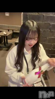 ꤬