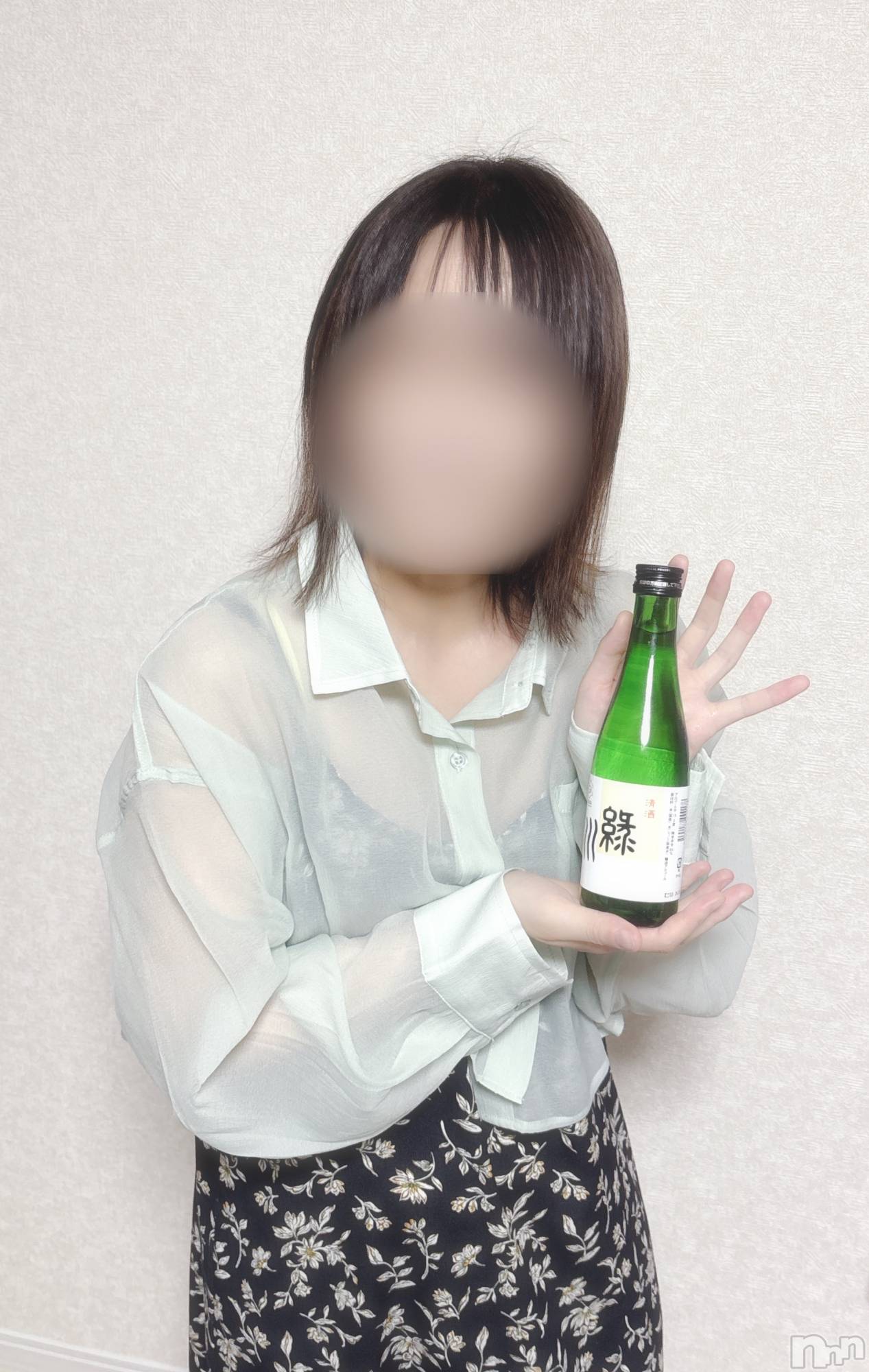 新潟デリヘルすずらん新潟店～ゆっくり長い時間を過ごせるお店～(スズランニイガタテン)緑川かえで(35)の2026年1月1日写メブログ「あけましておめでとうございます💚🎍🍶´-」