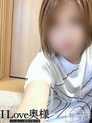 える(35) 身長169cm、スリーサイズB84(C).W55.H85。長野人妻デリヘル I LOVE奥様(アイラブオクサマ)在籍。