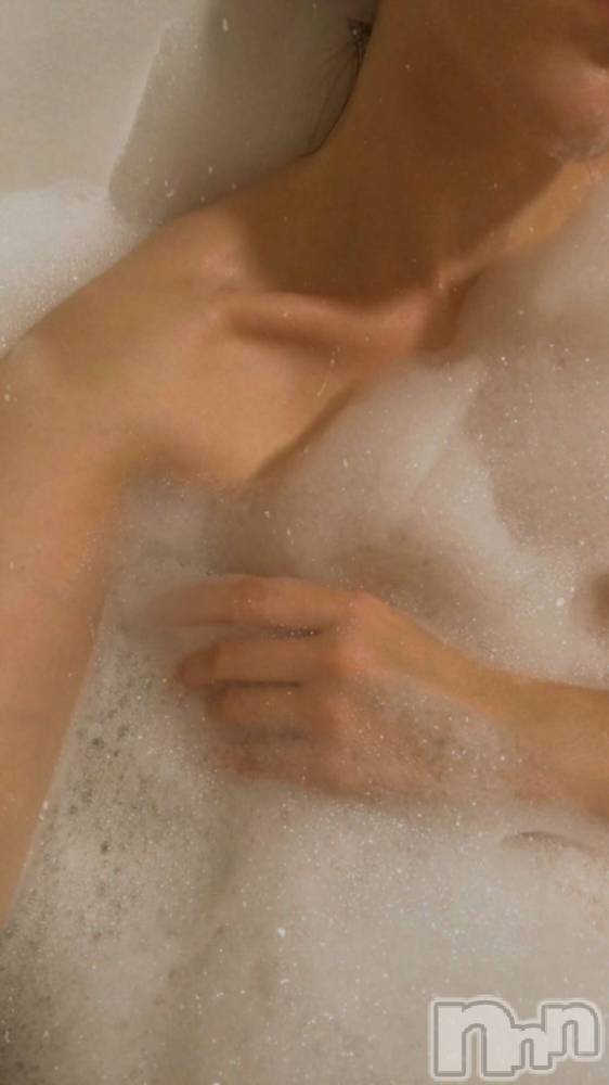 長岡人妻デリヘル長岡人妻市(ナガオカヒトヅマイチ) せりか★『極嬢』による乳首攻め(34)の10月9日写メブログ「夜の出勤🧡」