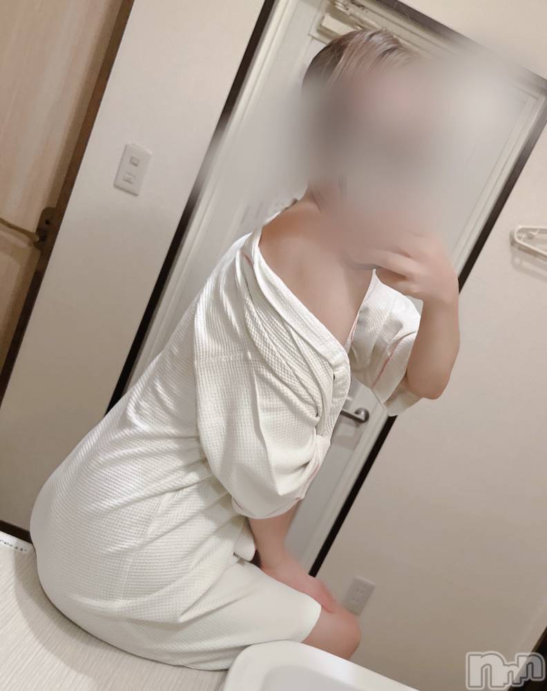 長岡人妻デリヘル長岡人妻市(ナガオカヒトヅマイチ) せりか★『極嬢』による乳首攻め(34)の10月24日写メブログ「おっぱい星人🧡」