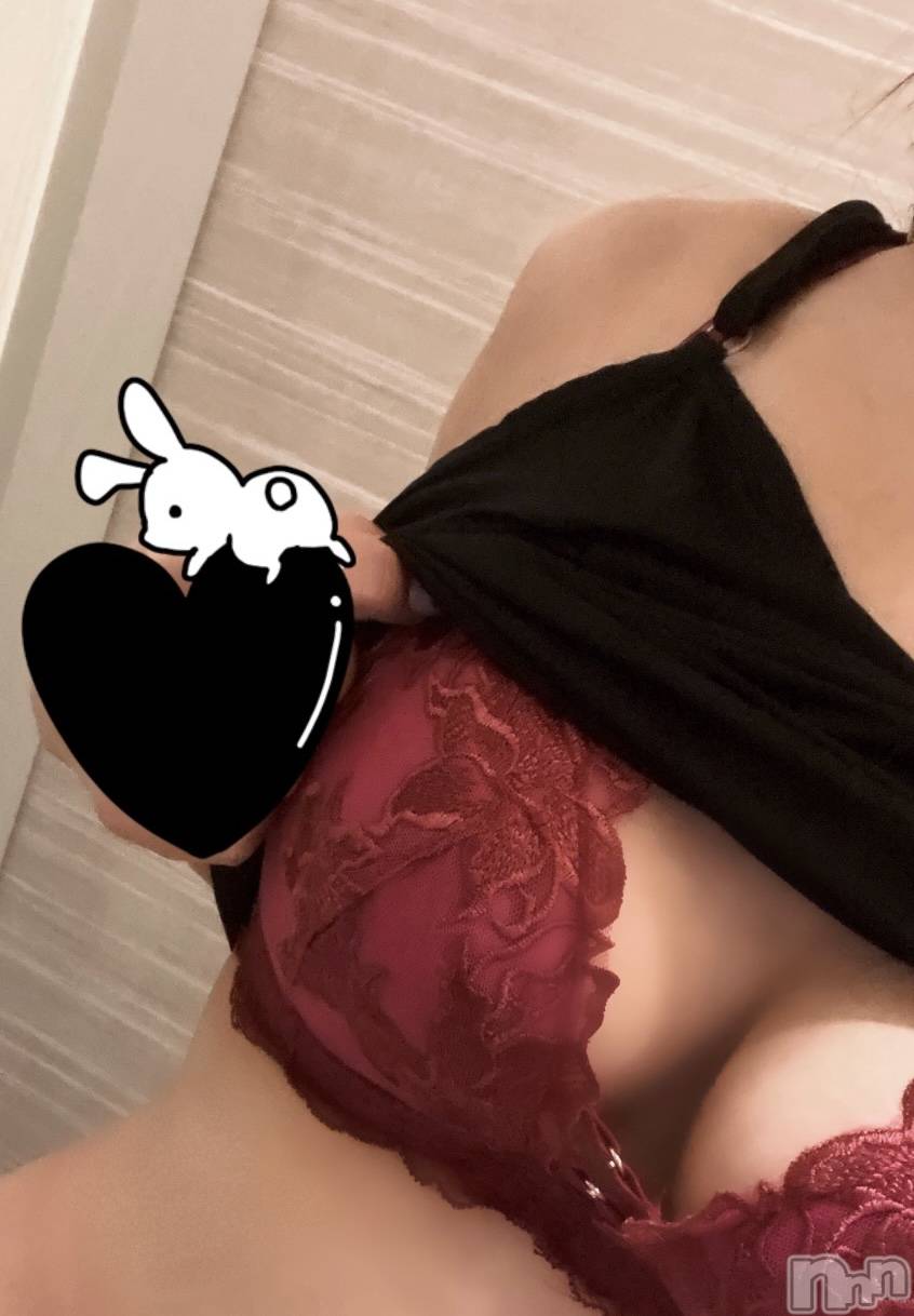 長岡人妻デリヘル長岡人妻市(ナガオカヒトヅマイチ)せりか★『極嬢』による乳首攻め(34)の2024年5月3日写メブログ「触る？」
