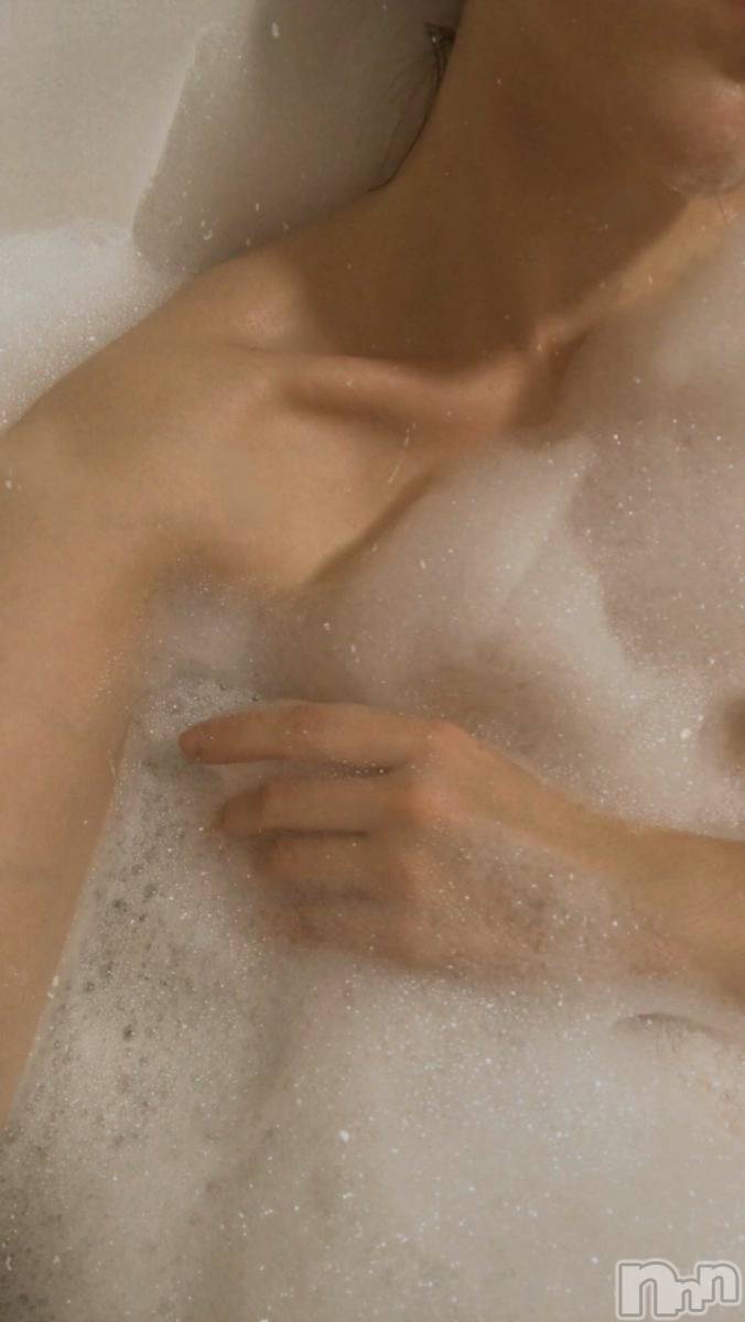 長岡デリヘル長岡人妻市(ナガオカヒトヅマイチ)せりか★『極嬢』による乳首攻め(34)の2025年10月8日写メブログ「卒業🧡」