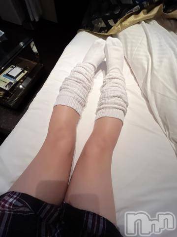 長岡デリヘルROOKIE(ルーキー)しゅか(21)の2023年12月4日写メブログ「💜ルーズソックス派？紺ソ派？？💜」
