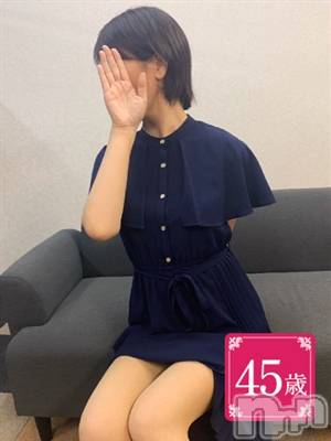渚(45) 身長165cm、スリーサイズB86(E).W60.H85。長野人妻デリヘル 完熟マダム(カンジュクマダム)在籍。