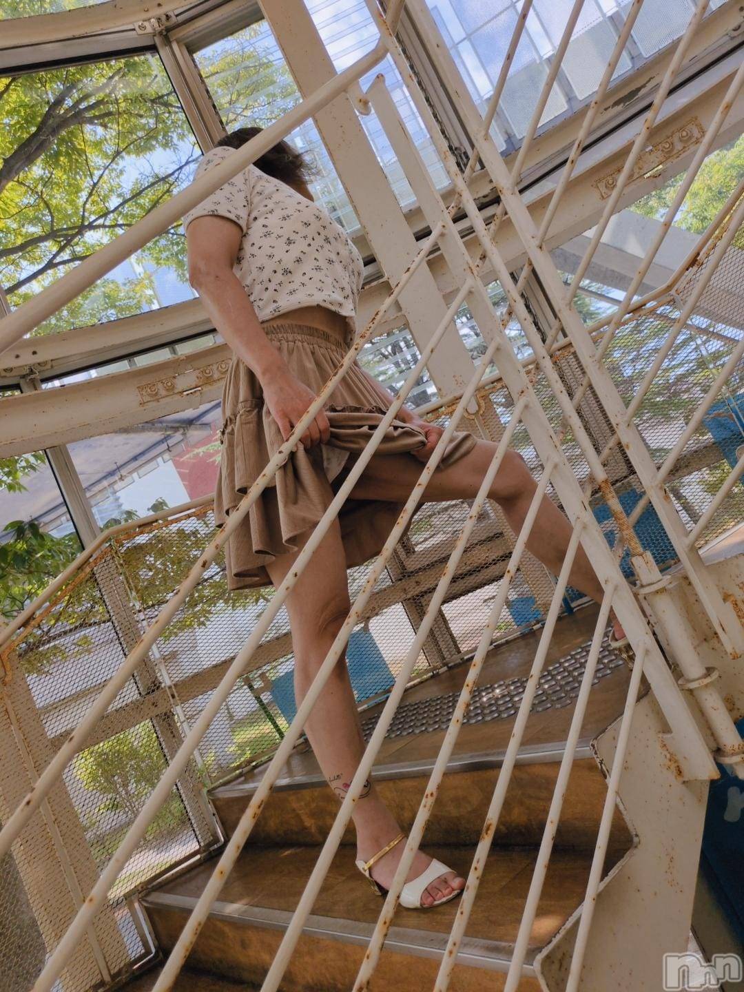 三条デリヘル新潟三条燕ちゃんこ(ニイガタサンジョウツバメチャンコ)しおり(44)の2025年10月23日写メブログ「23日(木)出勤します」