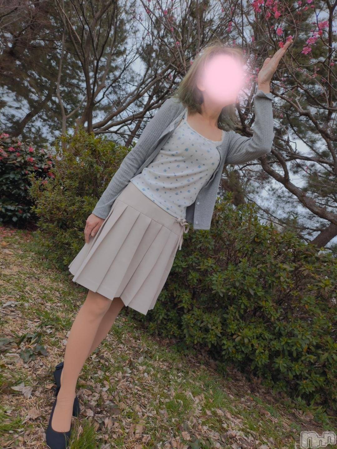 三条デリヘル新潟三条燕ちゃんこ(ニイガタサンジョウツバメチャンコ)しおり(44)の2026年2月16日写メブログ「16日(月)出勤します」