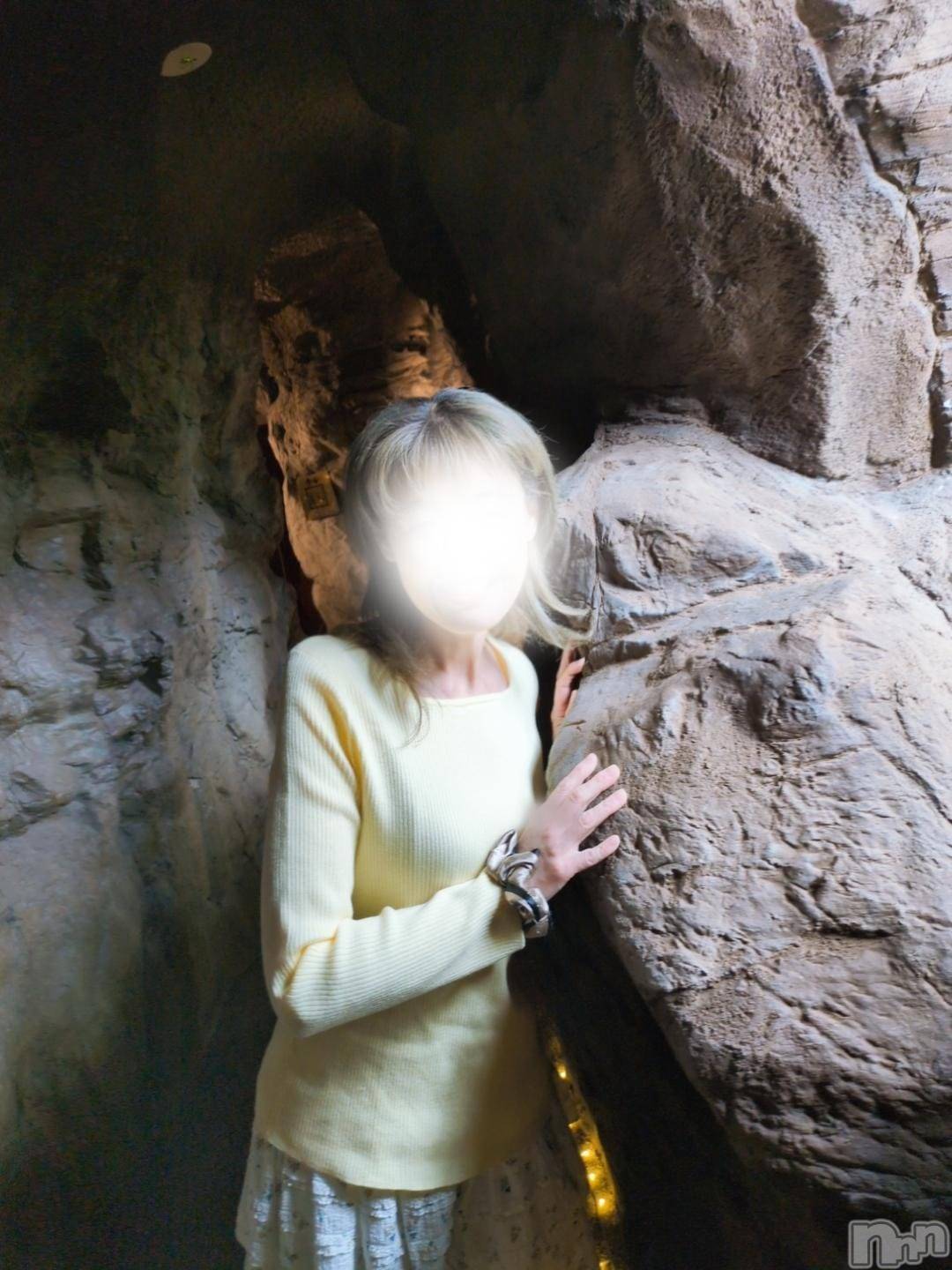 三条デリヘル新潟三条燕ちゃんこ(ニイガタサンジョウツバメチャンコ)しおり(44)の2026年3月17日写メブログ「17日(火)出勤します」