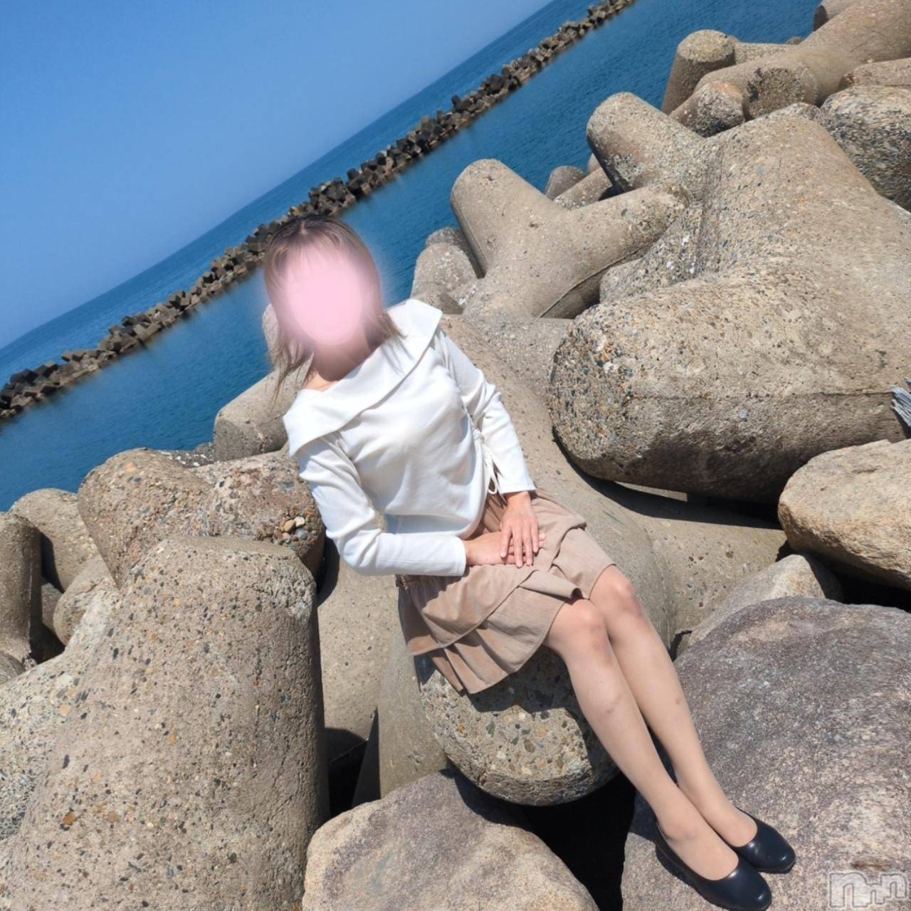 三条デリヘル新潟三条燕ちゃんこ(ニイガタサンジョウツバメチャンコ)しおり(44)の2026年6月12日写メブログ「12日(金)出勤します」