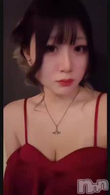 (> <)