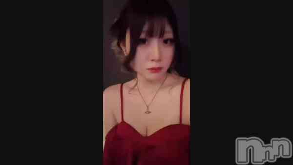 (> <)