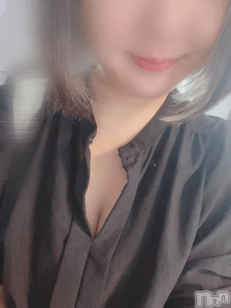 長岡人妻デリヘルBIANCA～主人の知らない私～長岡店(ビアンカナガオカテン) 近衛　あおば(28)の12月4日写メブログ「コタツの中でさあ、、😌😌」