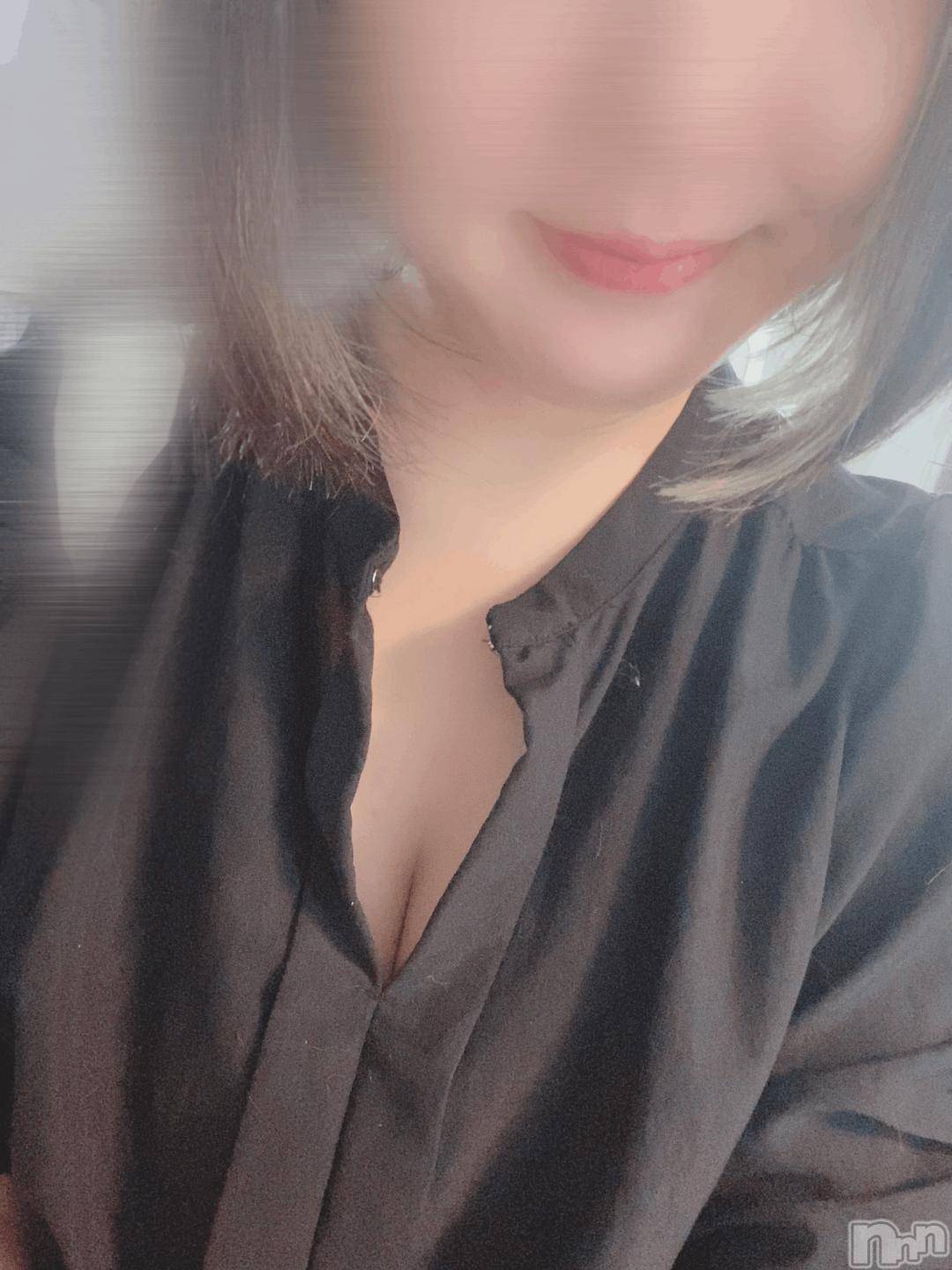 長岡人妻デリヘルBIANCA～主人の知らない私～長岡店(ビアンカナガオカテン)近衛　あおば(28)の2024年12月4日写メブログ「コタツの中でさあ、、😌😌」