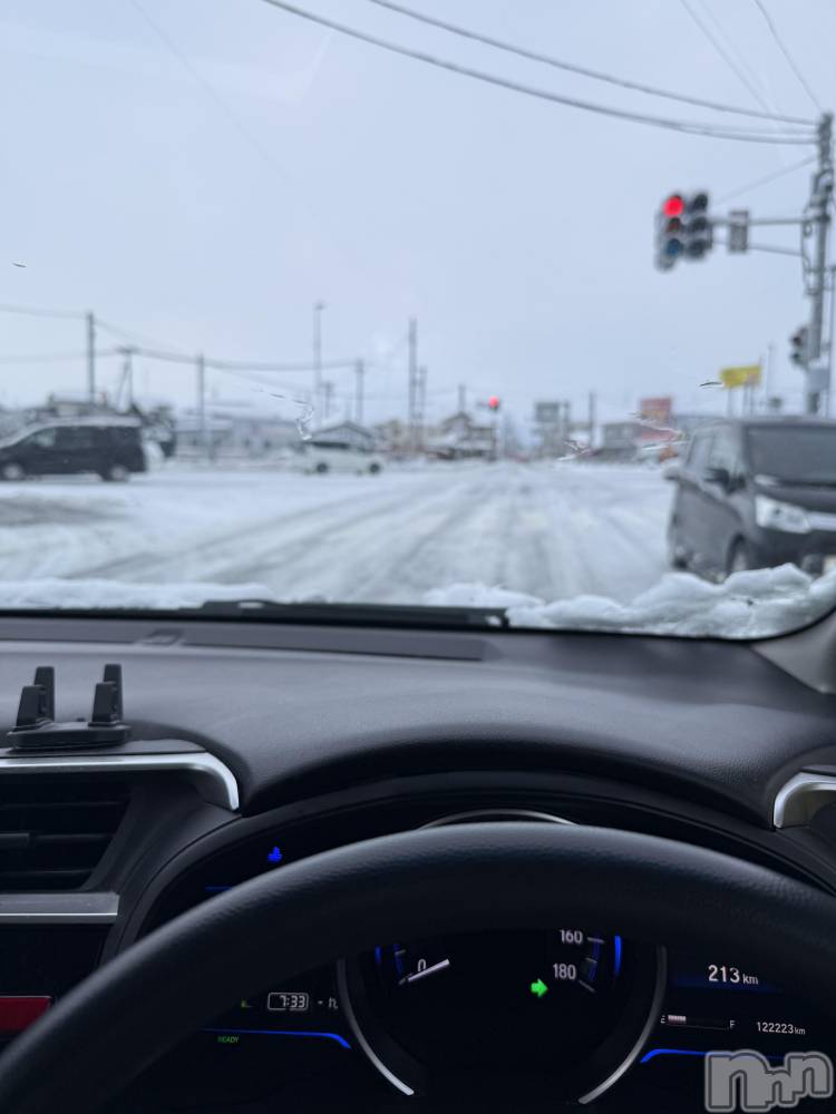 上越デリヘル上越最安値！奥様Deli急便(ジョウエツサイヤスネ！オクサマデリキュウビン) 激レア単発出勤　ゆりか(28)の2月1日写メブログ「ゆきですね⛄️」