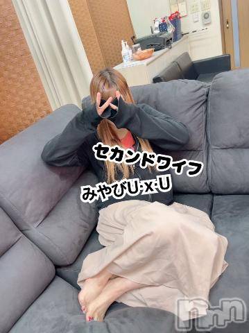 新潟人妻デリヘル新潟人妻　2nd Wife(セカンドワイフ)みやび奥様(28)の2023年10月24日写メブログ「出勤してるよ(〃ω〃)」