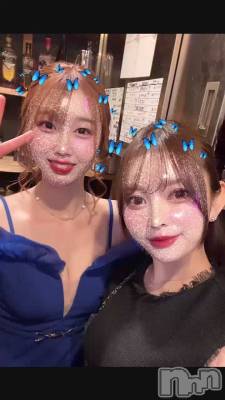👩‍❤️‍👩✨️