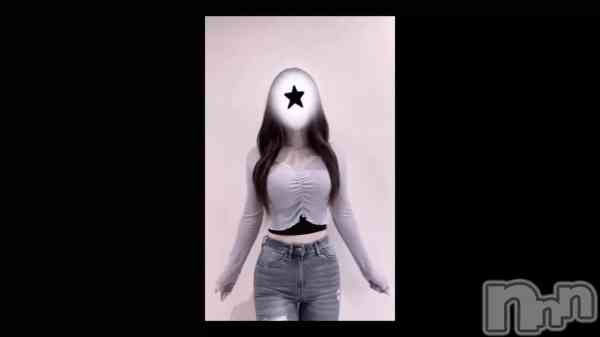 ֢