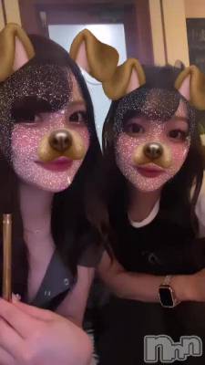 👩🏻‍❤️‍👩🏻🤍
