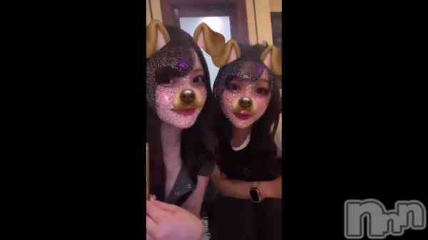 ֻ&#x1F469;&#x1F3FB;&#x200D;&#x2764;&#xFE0F;&#x200D;&#x1F469;&#x1F3FB;&#x1F90D;