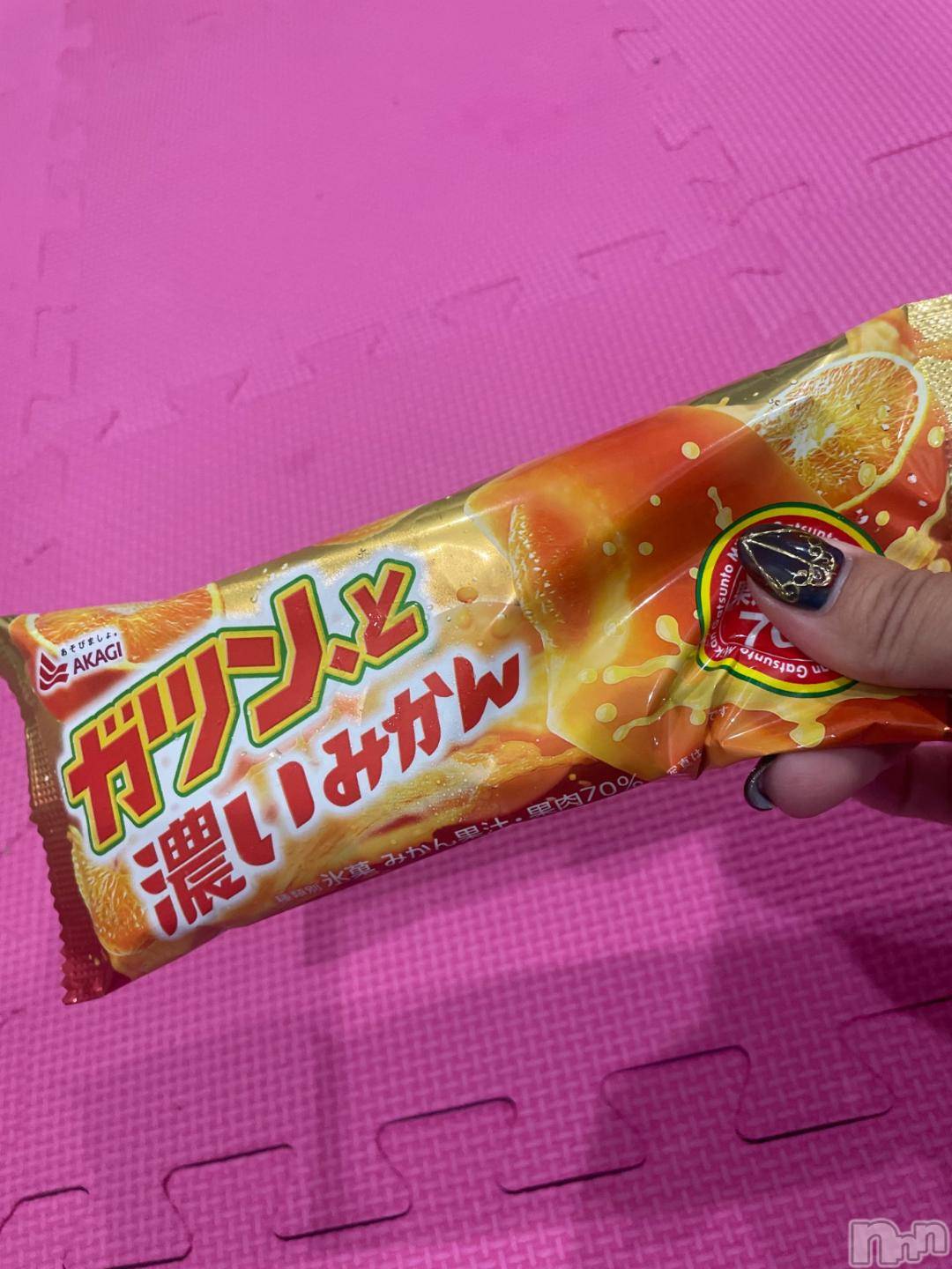 新潟デリヘル奥様特急 新潟店(オクサマトッキュウニイガタテン)みかん(25)の2024年10月24日写メブログ「みかんのすきなアイス🍨」