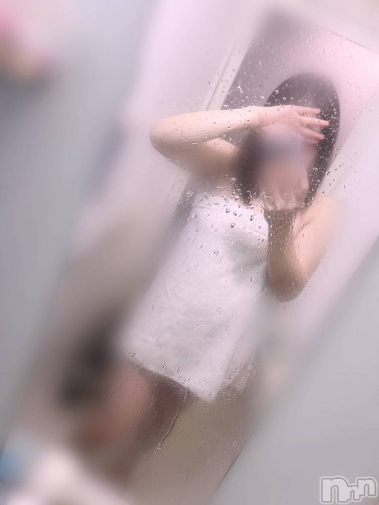 長岡人妻デリヘル長岡人妻市(ナガオカヒトヅマイチ) めい★プルプルの唇&ロリ顔(31)の12月1日写メブログ「20時から🧸💛」
